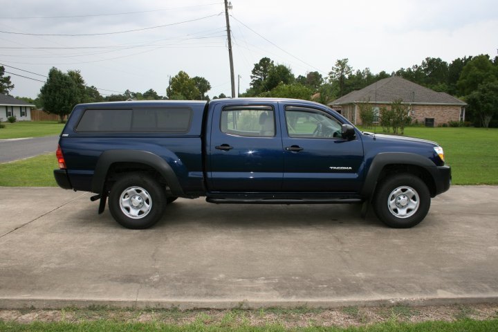 2008_Toyota_Tacoma_4_Door_Crew_Cab_4x4_-_Passenger_Side